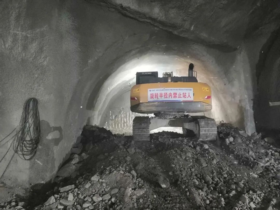 城軌快線27號線縉云山隧道施工迎來新進展.jpg